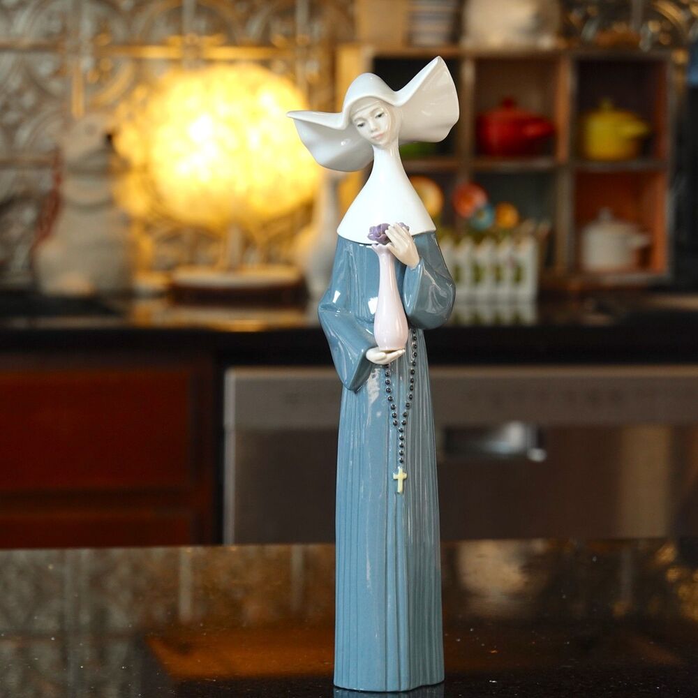 RARE Lladro Vintage Retired Nun Figure #5550 10.5"READ DESC - Picture 2 of 16